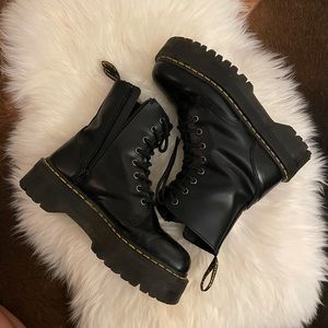 DR. MARTENS “Jadon” Boot